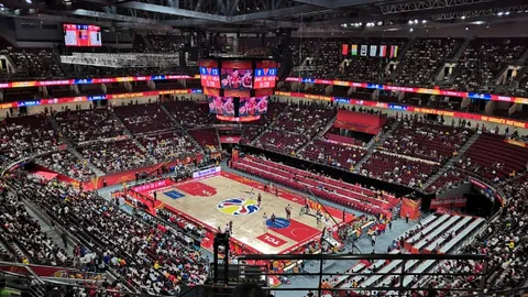 克瓦拉茨赫利亚助力巴黎逆转里昂，获评巴黎3-2战最佳球员